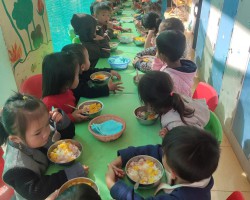 Giờ Ăn Trưa Đầy Ý Nghĩa Của Các Cháu Lớp Mẫu Giáo Ghép 3–5 Tuổi Bản Trại Bò – Trường Mầm Non Sao Mai