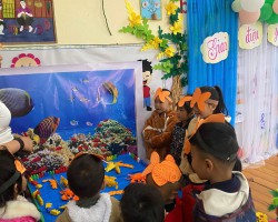 Hoạt động học  âm nhạc sôi nổi ở lớp Mẫu giáo Ghép bản Xam Măn