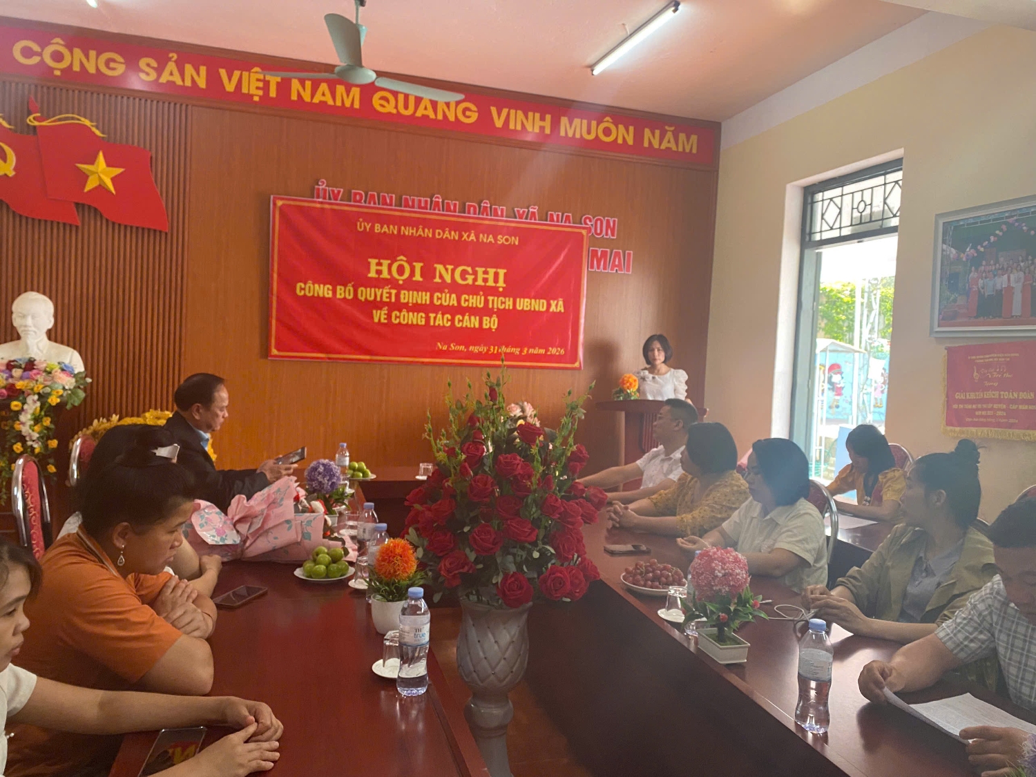 ảnh c nga lên phát biểu